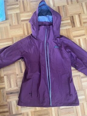 Patagonia Women's Torrentshell Rain and Wind Jacket - Plum Burgundy